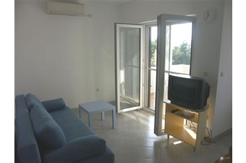 Ģimenes viesu māja Janjina 4